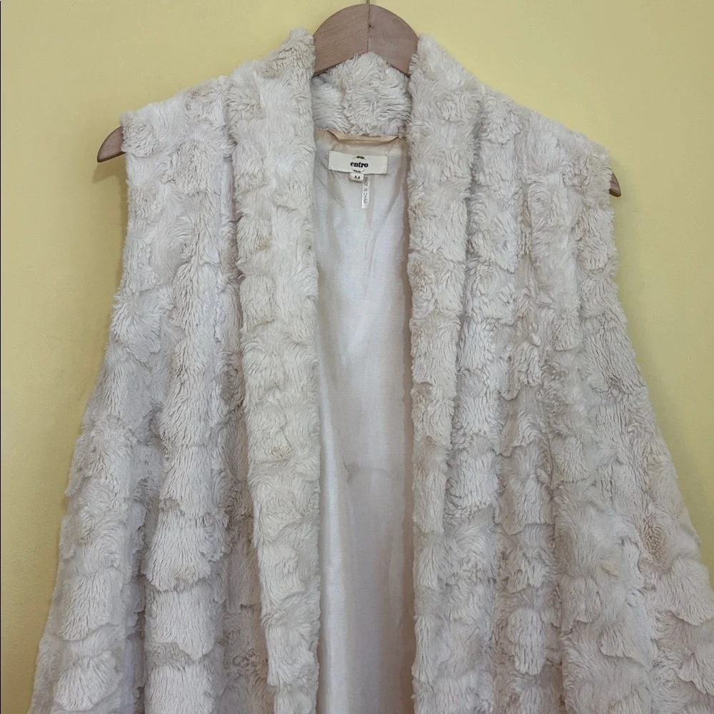 Entro | Cream Faux Teddy Textured Fur Open Front Pocket Rounded Hem Lined Vest M